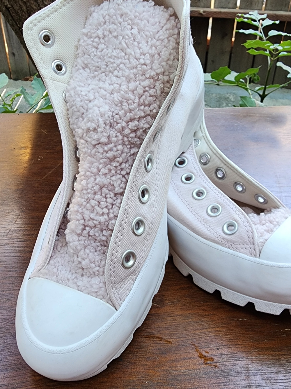 Converse Chuck Taylor All Star Lugged Sherpa White High Top Sneakers Size [9]
